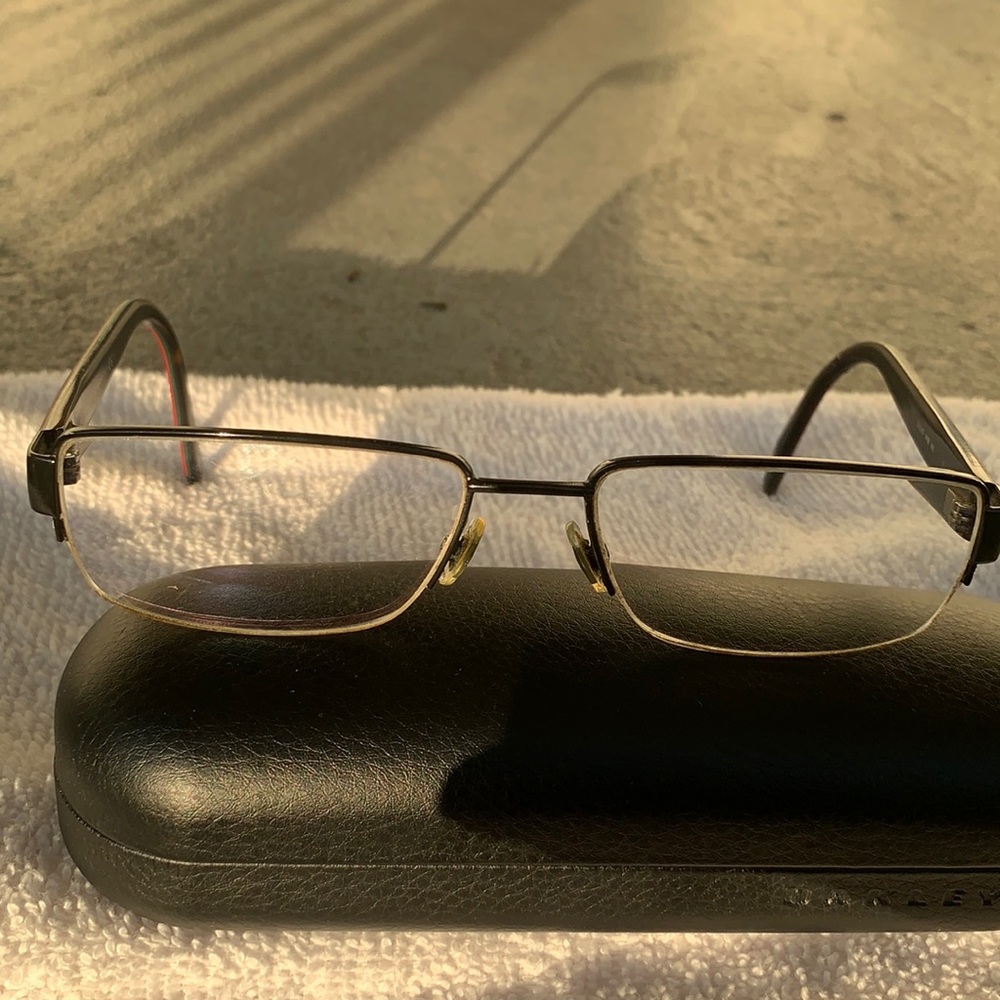 Gucci stylish frame for Women or Men.
